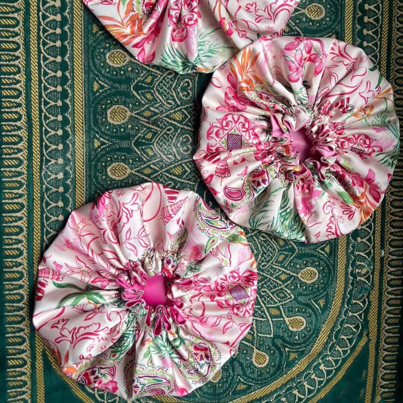 قبعات نوم حريرية مخصصة، قبعات  - مراجعة Satin Hair Bonnet وسعره